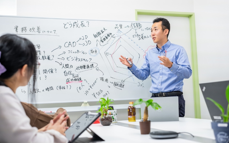 COLORS株式会社仕事風景